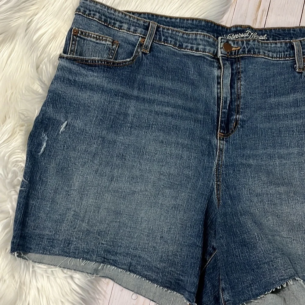 Universal Thread Shorts Size 26 W.   NWOT - Picture 2 of 10